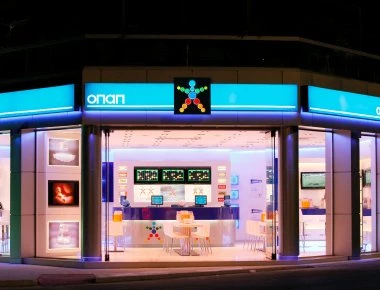Σχεδία έψαχνε την τύχη της σε πρακτορείο ΟΠΑΠ (βίντεο)